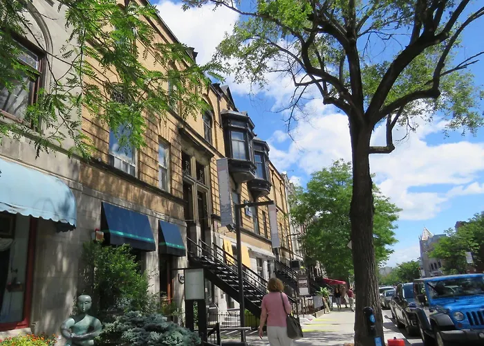 Anne Ma Soeur Anne Hotel Studio Montréal